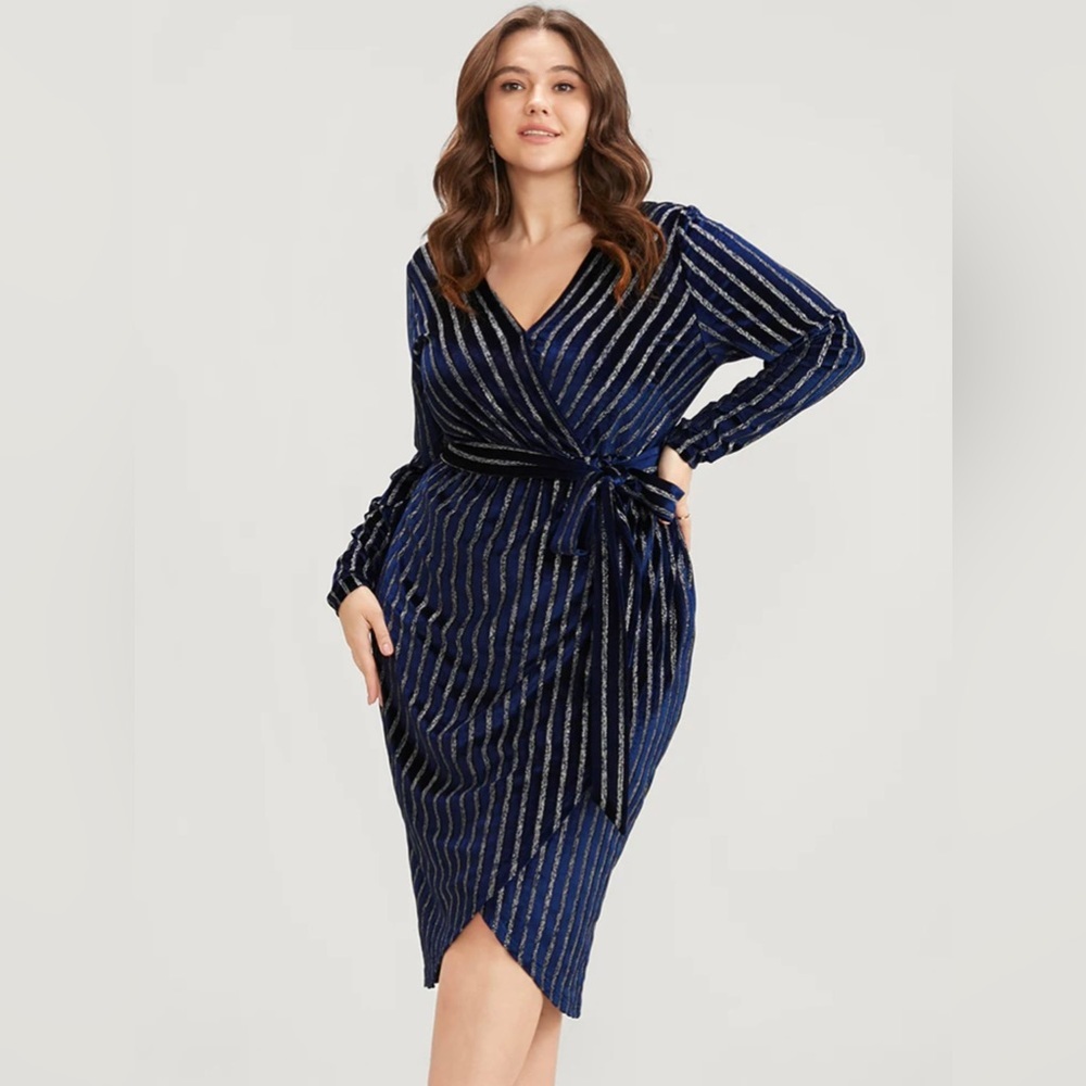 💙 NWT! Navy and Shimmery Silver Striped Velvet Dress